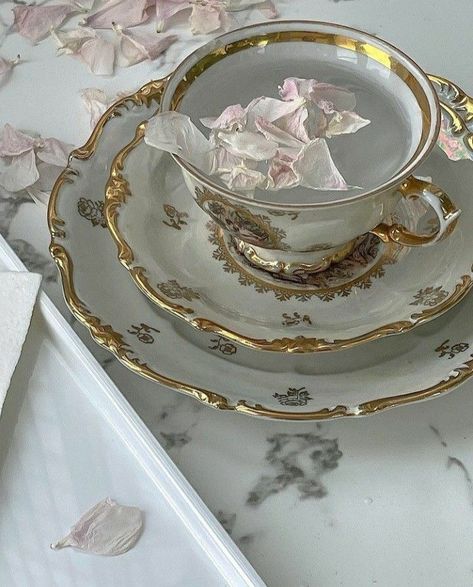 Cressida Cowper Aesthetic, Pretty Antiques, Penelope Featherington, Royal Core, Victorian Aesthetic, Royal Aesthetic, Regency Era, Princess Aesthetic, + Core + Aesthetic