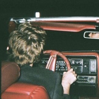 Hawkins Aesthetic Stranger Things, Steve Harrington Boyfriend Aesthetic, Steve Harrington Shifting, 80s Photo Aesthetic, 89s Aesthetic, 80s Soft Aesthetic, 80s Heartthrob Aesthetic, Eddiecore Aesthetic, 80s Main Character Aesthetic