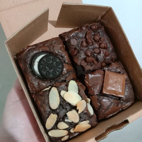 Delicious homemade brownies by Ganesha Homemade Pap Brownies, Fudgy Brownies Aesthetic, Brownies Aesthetic, Brownie Shop, Juicy Food, Homemade Brownies, Pastry And Bakery, Fudgy Brownies, Bread Cake