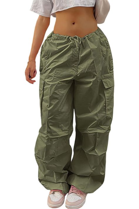 cargo pants outfit, green cargos, streetwear, parachute pants outfit, cargos, outfit ideas, old money otfits, outfit, pretty outfits, baddie oufits casual, college outfits, pretty outfits, everyday outfits, outfit, autumn outfits Pocket Design Fashion, Celana Kargo, Casual Cargo Pants, Design Moda, Legging Jeans, Loose Trousers, Liberia, Cargo Pants Women, Casual Trousers