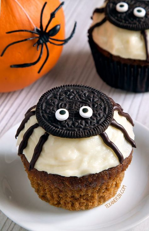 Easy to make spider cupcakes for Halloween with a delicious pumpkin cupcake base and cream cheese frosting! With grain-free, gluten-free, whole grain and all-purpose flour options. Please click through to the recipe to see the dietary-friendly options. Spider Cupcakes Halloween, Halloween Cupcake Ideas, Halloween Torte, Halloween Food Cupcakes, Spider Cupcakes, Postres Halloween, Resipi Kek, Halloween Party Snacks, Monster Cupcakes