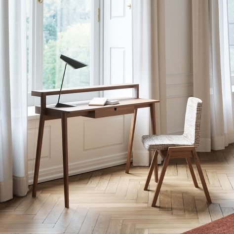 Bureau Secreta - WEWOOD - PORTUGUESE JOINERY | MOM | #collectivites #mobilier-et-rangements #bureaux-d-entreprise #bois Extendable Desk, Loose Furniture, Resource Furniture, Scandinavian Desk, Inspiration Images, Stylish Desk, Bureau Design, Home Office Setup, Desk Furniture