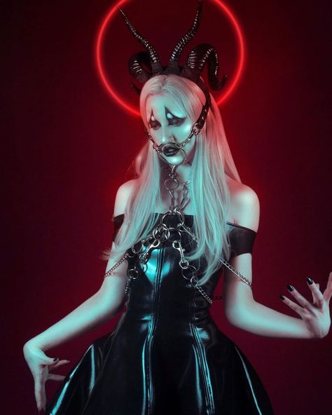 Rachel on Instagram: “Demons to some; angels to others Photography by @malimoria Dress and hardware by @matieresfecales” Demon Photoshoot, Dress Harness, Ren Fest, Halloween 4, Halloween Photoshoot, Angels And Demons, Photoshoot Ideas, Witch, Wonder Woman