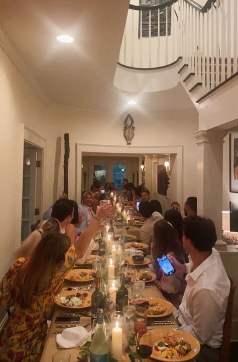 Gatherings Aesthetic, Family Gathering Aesthetic, Gathering Aesthetic, Family Dinner Aesthetic, Big Family Dinner, Blonde Hair Green Eyes, Dinner Aesthetic, Birthday Dinner Party, Cute Couple Dp