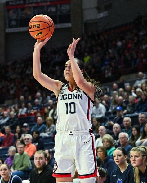 (2) UConn Women’s Basketball (@UConnWBB) / X Women’s Basketball, Woman’s Basketball, Stanford Womens Basketball, Basketball Pics, Iowa Womens Basketball, Ncaa Womens Basketball, Women Basketball, College Basketball Players, Basketball Girlfriend