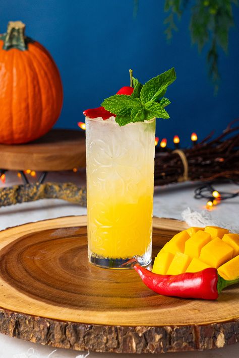 Chile Evening Weather Bacardi Mango, Mango Chile, Chili Mango, Rum Cocktail Recipes, Spicy Cocktail, Cucumber Slices, Bacardi Rum, Seasonal Drinks, Rum Cocktails