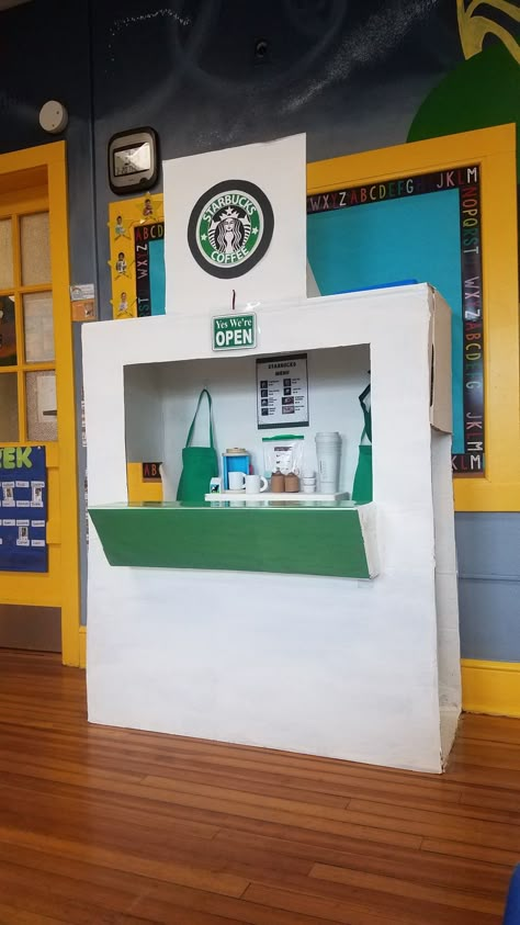 Cardboard Storefront Ideas, Starbucks Play Center, Cardboard Classroom Ideas, Thing To Make Out Of Cardboard, Cardboard Dramatic Play, Cardboard Pretend Play, Cardboard Box Crafts Easy, Cardboard Starbucks, Starbucks Dramatic Play