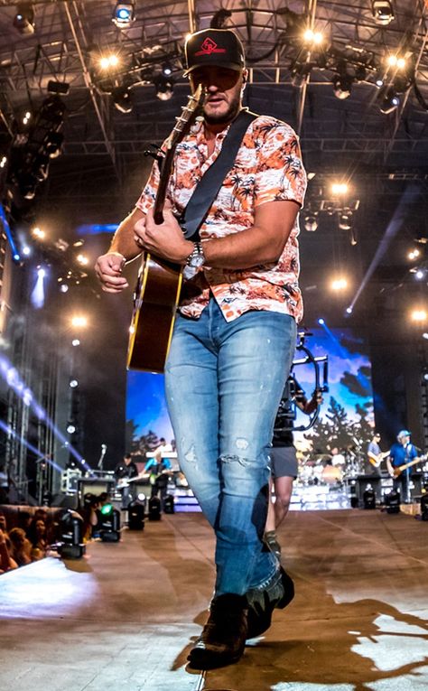 Luke Bryan from Must-See Concerts and Music Tours in 2021 on E! Online Luke Bryan Concert Outfit, Luke Bryan Farm Tour, Luke Bryan Lyrics, Luke Bryan Concert, Luke Bryan Fan, Luke Bryan Pictures, Luke Bryan Quotes, Cole Swindell, The Fame Monster