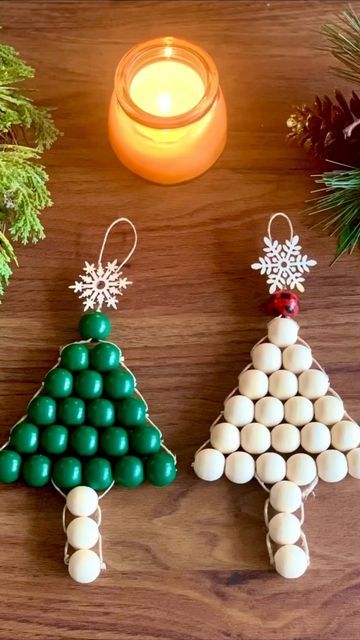 Natal, Wooden Bead Christmas Tree, Decoracion Navidad Diy, Bead Christmas Tree, Beaded Ornaments Diy, Christmas Tree Beads, Beaded Christmas Decorations, Beads Christmas, Diy Ornament