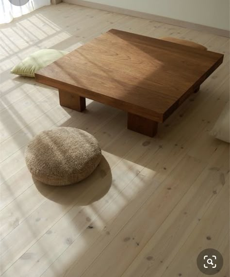 Japanese Dining Table, Japanese Living Rooms, Floor Seating Living Room, Seating Living Room, Japanese Living, Japanese Bedroom, Japanese Table, Japanese Dining, Floor Sitting