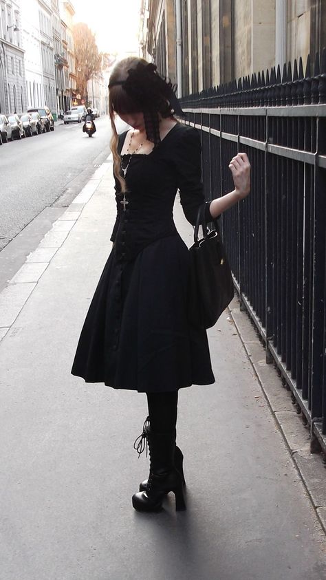 psychescandle: “ prince-du-mal: “ Lovely Psychè. ” Danke, mein Prinz >_ Dieselpunk, Gothic Doll Outfit, Gothic Fits, Diesel Punk, Estilo Rock, Victorian Goth, Kleidung Diy, Rock Punk