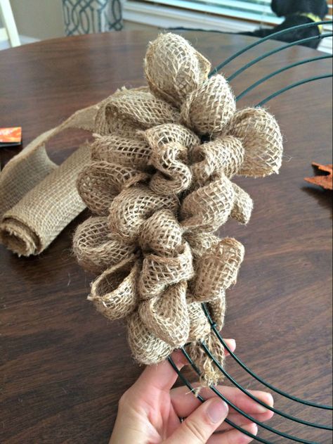 Diy Burlap Wreath, Burlap Bubble Wreath, Bubble Wreath, Dekoratívne Vence, Burlap Wreath Tutorial, Burlap Projects, Burlap Wreaths, Diy Burlap, Diy Fall Wreath