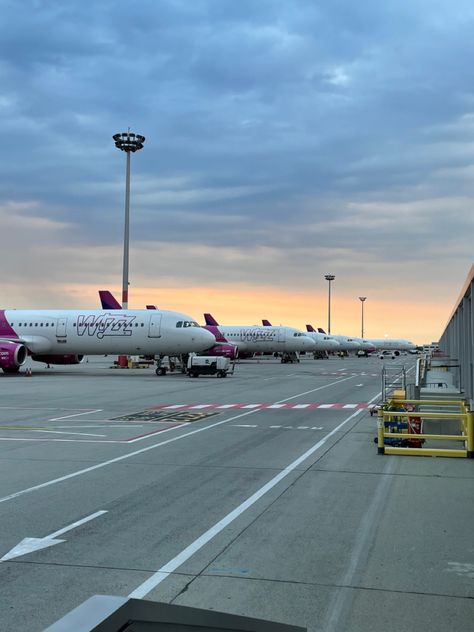 Budapest Airport, Clouds Sunset, Colorful Clouds, Summer Travel, Budapest, Summer Vibes, Travel Tips, Flight, Travel Photography