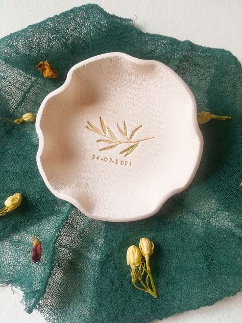 Clay Ring Tray, Botanical Wedding Ring, Wedding Ring Holder, Clay Ring, Wedding Ring Dish, Diy Air Dry Clay, Ring Tray, Ring Holders, Air Dry Clay Projects