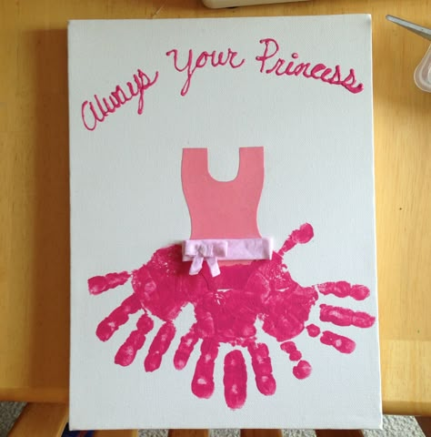 Toddler art miss Barbra would love this Hand Print Art, Diy Mother's Day Crafts, Mother Card, Footprint Art, Mothers Day Crafts For Kids, Handprint Crafts, Dad Birthday Card, Daycare Crafts, Father's Day Diy