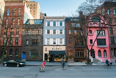 West Village NYC Neighborhood Guide - Compass City Block Design, New York City Neighborhoods, Appartement New York, City Bank, Nyc Buildings, Greenwich Village Nyc, West Village Nyc, Nyc Neighborhoods, Block House