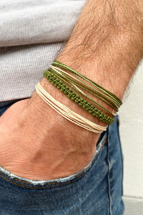 Olive green and cream macrame bracelet set for him Surfer Jewelry, Wrist Stacks, Bracelets For Boyfriend, Surfer Bracelets, Surfer Style, Diy For Men, Bracelet Craft Diy, Beach Bracelets, Men Beach