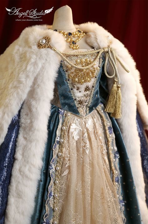 Royalty Outfits Female, 1900s Royal Fashion, Beautiful Fancy Dresses, Royalty Dresses Queens, Historical Royal Dresses, 1800s Royal Fashion, Arab Princess Dress, Russian Ball Gown, Dresses For A Queen