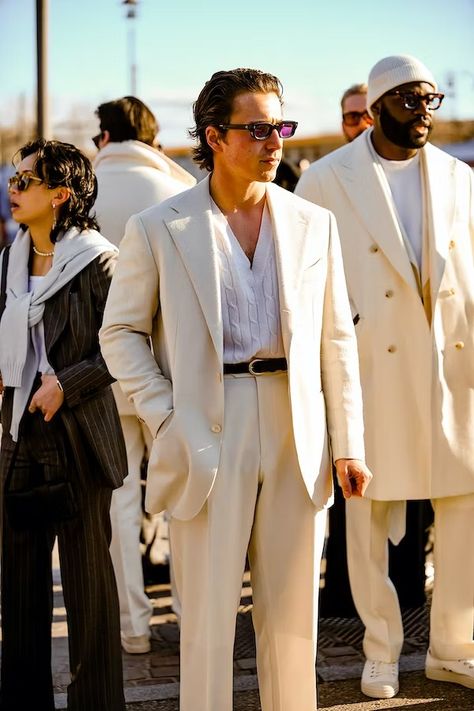 The Fits, Flash (And Watches) Of Pitti Uomo 2024 Italian Wedding Outfit Men, Suit For Wedding Mens, Men Style Quotes, Mens Beach Wedding Suits, Italian Style Men, Summer Wedding Men, Italy Street Style, Men's Suiting, Pitti Uomo Street Style