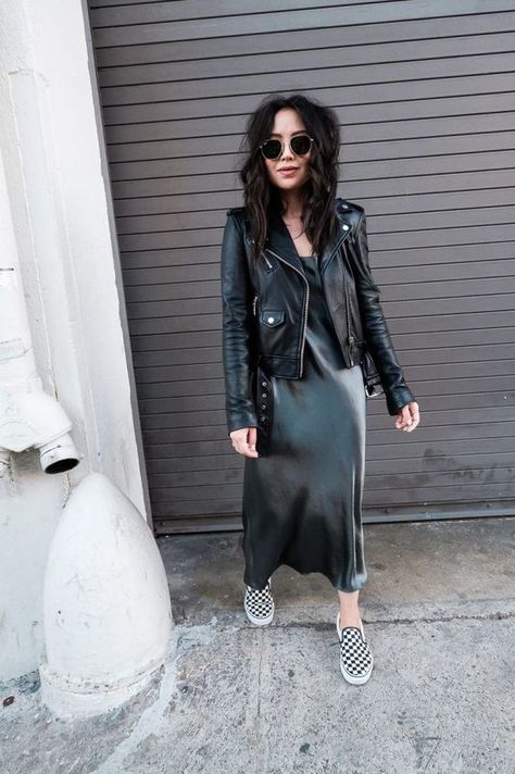 Slip Dress Outfit, Leather Jacket Dress, Checkered Vans, Gaun Fashion, Rock Outfit, Black Slip Dress, Rock Chic, Looks Black, Holiday Outfit