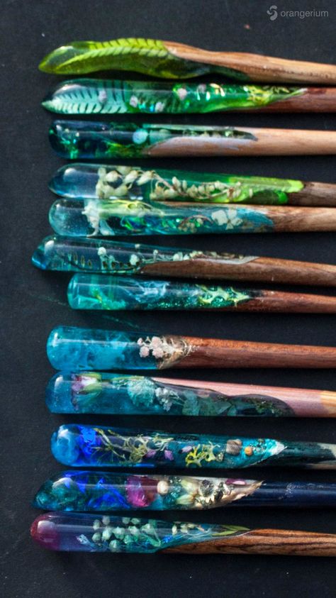 Epoxy Resin Wands, Resin Nature Art, Resin Wand Diy, Wood Resin Ideas, Nature Resin Art, Resin Crafts Aesthetic, Cool Resin Art, Resin Diy Jewelry, Fantasy Craft Ideas