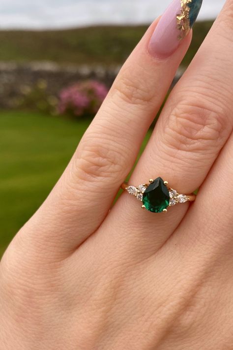 Earth Tone Rings, Emerald Green Ring Simple, Pear Engagement Ring With Emerald, Wedding Rings Engagement Gold Emerald, Emerald And Gold Wedding Rings, Vintage Engagement Rings Emerald Green, Emerald Wedding Rings Gold, Green Wedding Ring Emerald, Green Engagement Ring Aesthetic