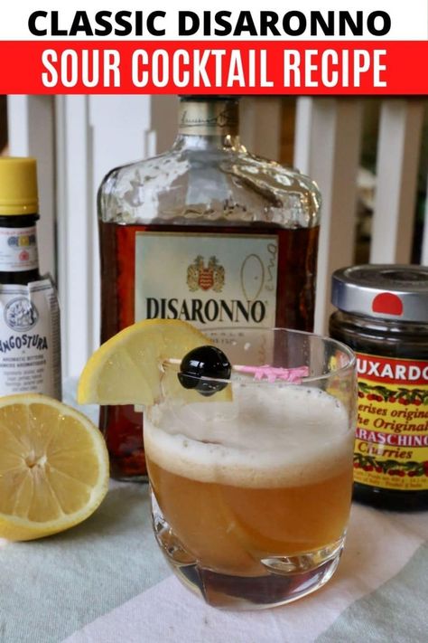 How to make the best Disaronno Sour recipe. Our easy homemade Amaretto cocktail is made with Italy's most famous liqueur. We love serving Disaronno cocktails at summer garden parties and the festive Christmas holidays. Amaretto Sour drinks are prepared with fresh lemon juice, Angostura Bitters, egg white and Maraschino Cherry. It's the perfect alcoholic drink to make for those who love sweet and sour flavour. Our recipe is simple, classic and can be served to a crowd as a punch or in a pitcher. Amaretto Stone Sour Recipe, Amaretto Sour Drink, Disaronno Cocktails, Disaronno Drinks, Amaretto Sour Recipe, Amaretto Sour Cocktail, Cocktail Original, Sour Drink, Amaretto Sour