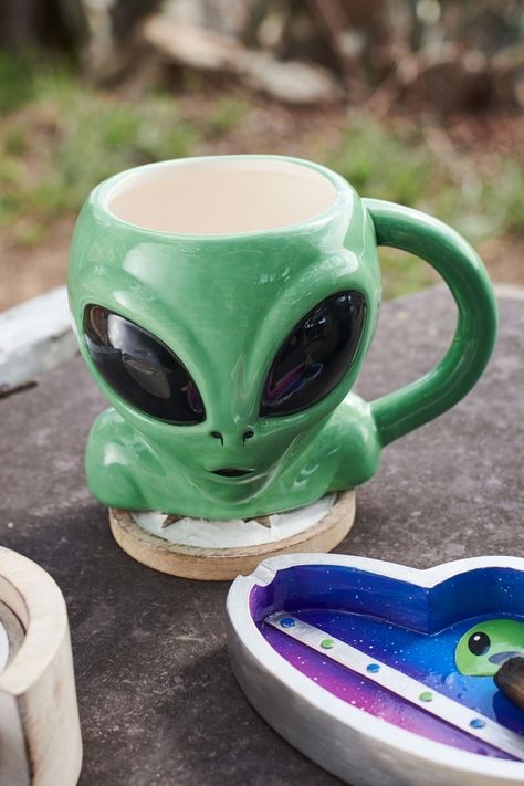 Alien Head Mug | Earthbound Trading Co. Hand Painted Kitchen, Earthbound Trading Company, Alien Head, Tanah Liat, Painted Kitchen, Funny Coffee Cups, Clay Art Projects, Diy Clay Crafts, Wooden Hand