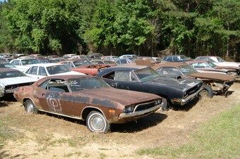 Classic Trucks Vintage, Junkyard Cars, Barn Find Cars, Car Barn, Old Muscle Cars, Muscle Cars For Sale, Rusty Cars, Mopar Muscle Cars, Mopar Cars