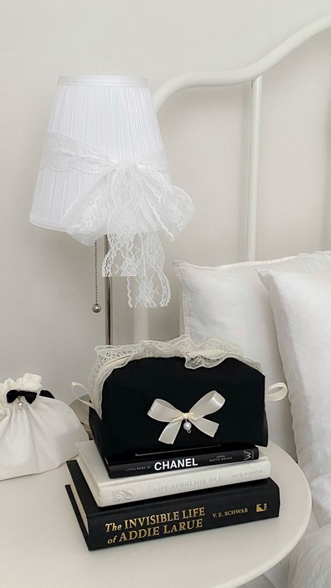 Chanel Inspired Room, Chanel Jennie, Black Coquette, Coquette Dark, Wallpaper Powerpoint, Fb Layout, White Rooms, Room Makeover Inspiration, Black And White Aesthetic