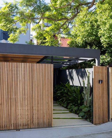 Does a vehicular gate need to be boring? Absolutely Not! This carport design for a courtyard in Paddington shows how even the rear entrance of your home can set the tone for what is to come. Whilst working on site the number of comments I received from passers by about the beauty of this project and how it has inspired them to re-think there carports was incredible. It proves that every outdoor space is worthy of a well thought out out design approach. Garage Courtyard, Modern Carport Door, Carport Garden, Carport Door, Carport With Gate, Courtyard Entrance, Modern Carport Designs, Carport Gate, Courtyard Gate