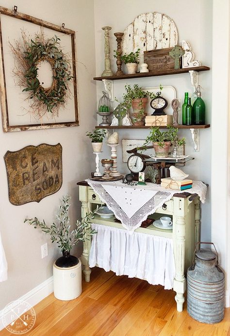 Follow The Yellow Brick Home - Farmhouse Style Saint Patrick's Day Decorating Ideas – Follow The Yellow Brick Home Modern Farmhouse With Antiques, Vintage Shelving Ideas, Vintage Shelf Decor Display Ideas, Vintage Decorating Ideas For The Home, Country Decorating Ideas For The Home, Antique Shelf Decor, Farmhouse Shelf Decor Ideas, Vignettes Styling Display Ideas, Country Style Decorating Ideas