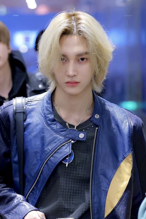 Shape Jawline, Pretty Blonde, Japan Music, Sm Rookies, Music Station, Won Bin, Face Shape, Face Shapes, Blonde Hair