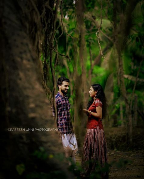 Village Lovers Photos, Girls Background, Dream Couple, Kerala Fashion, Dark Art Photography, Pre Wedding Photoshoot Outdoor, Lovers Photos, Amazing Wedding Photography, Kerala Saree