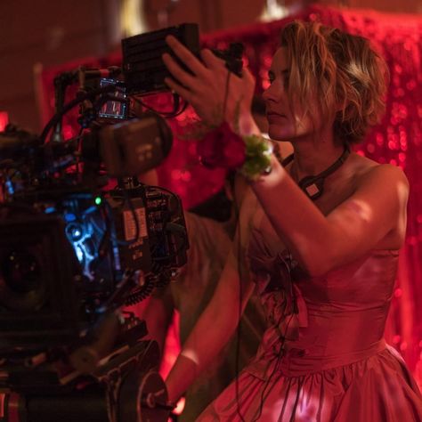 Lady Bird Greta Gerwig, Lady Bird Movie Aesthetic, Lady Bird Cinematography, Greta Gerwig Cinematography, Greta Gerwig Behind The Scenes, Babylon Movie, Greta Gerwig, Female Directors, Film Life