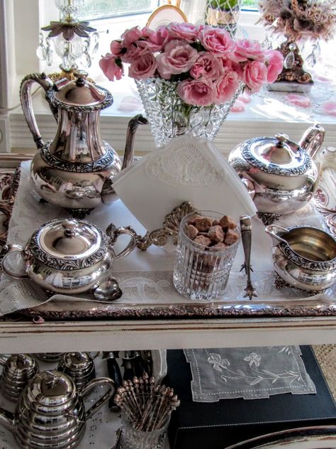 Teaset Display, Silver Tea Set Decor Ideas, Tea Set Display Ideas, Crystal Tea Set, Silver Plate Decor, Tea Set Display, Silver Tea Set Display, Silver Coffee Set, Sterling Silver Tea Set