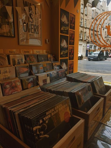 Records Aesthetic, Vinyl Aesthetic, Vinyl Store, Record Shop, Vinyl Music, Retro Photo, Music Aesthetic, Vintage Records, Music Store