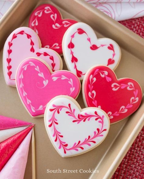 Tanya Clowers | Williamsburg, IA Baker on Instagram: "❤️Here are a few more ideas for ways to decorate your Valentine’s Day DIY Cookies! 🤍 Not sure how to how to do these designs? Make sure to follow me on TikTok and YouTube! I’ll be posting quick tutorials on various heart cookie designs leading up to Valentine’s Day. ❤️ Valentine’s Day pre-orders close on Monday, link in bio to place your order. . . . #wetonwetcookies #valentinesdaycookies #diycookiekits #sugarcookiemarketing #southstreetco Essen, Easy Valentine Sugar Cookies, Circle Sugar Cookie Designs Valentines Day, Valentines Day Heart Cookies, Valentine's Day Royal Icing Cookies, Royal Icing Hearts Decorating Ideas, Cookie Decorating Valentines Day, Double Heart Sugar Cookies, Heart Cutout Cookies