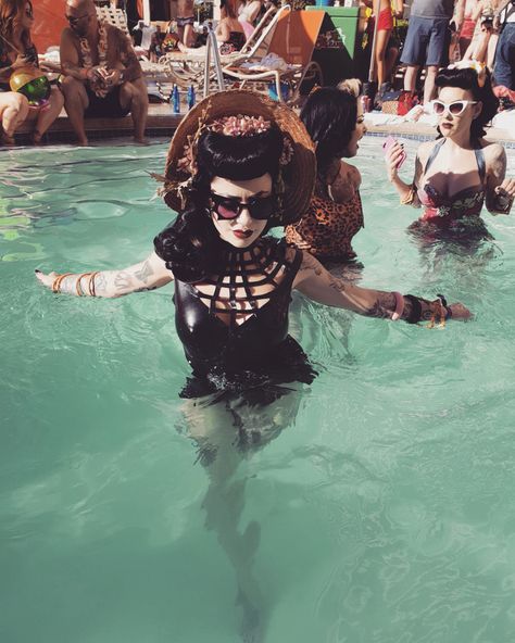 @viva.las.vegas.vlv Pool Party was great! I can say it was the best time for the last 3 years! Had so much fun with the loveliest friends… Las Vegas, Goths At The Beach, Goth Pool Outfit, Punk Beach Outfit, Goth Pool Party, Tropic Goth, Beach Goth Aesthetic, Goth Beach Aesthetic, Goth Summer Aesthetic