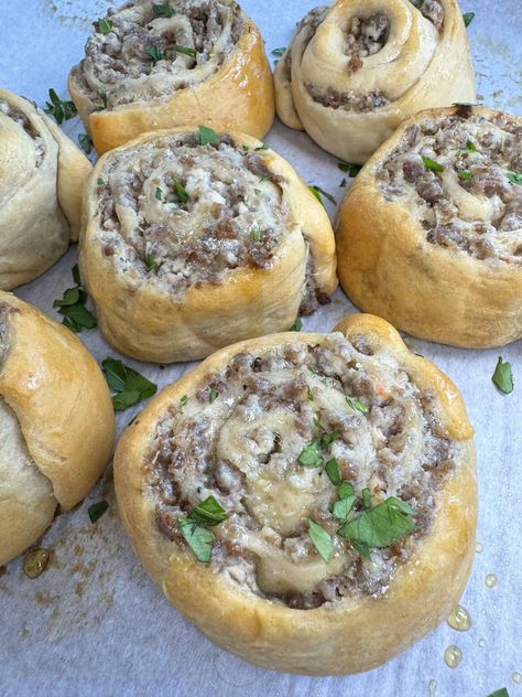 Savory Breakfast Rolls Savory Rolls Recipe, Savory Breakfast Rolls, Savory Cinnamon Rolls, Savory Rolls, Breakfast Pastry, Thanksgiving Breakfast, Savory Treats, Best Cinnamon Rolls, Breakfast Rolls