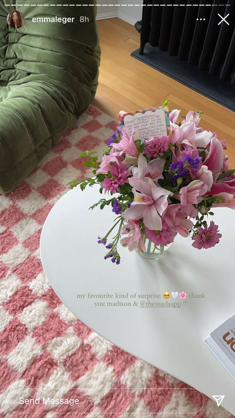 Story Captions, Luxury Flower Bouquets, Cute Instagram Captions, Flowers Instagram, Bouquet Gift, Boquette Flowers, Flower Store, Nature Instagram, Instagram Inspiration Posts