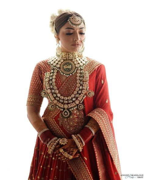 Sabyasachi Bride Stuns In A Red Lehenga With Golden Work, Pairs With Loud Polki Diamond Jewellery Polki Jewellery Sabyasachi, Polki Diamond Jewellery, South Indian Bride Jewellery, Scotland Fall, Indian Brides Jewelry, Bridal Wedding Jewellery, Heavy Jewellery, Latest Bridal Lehenga Designs, Sabyasachi Bridal