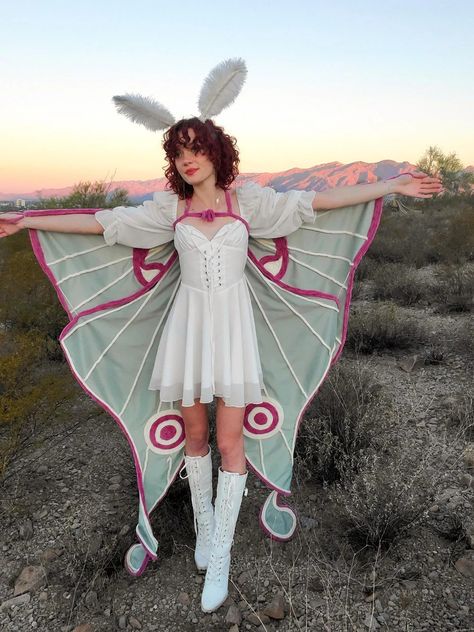 Luna Moth Costume, Moth Costume, Snail Costume, Bug Costume, Fair Outfits, Halloween Costume Outfits, Smart Auto, Luna Moth, Halloween Inspo