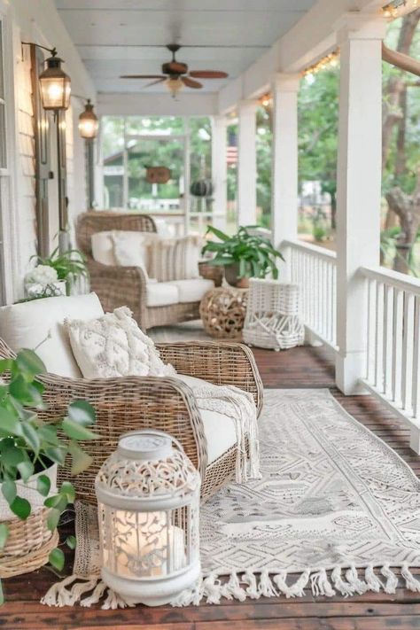 Cottage Back Porch Ideas, Sunroom Furniture, Spring Porch Decor, Front Porch Design, Front Porch Decorating, Patio Designs, Porch Design, Wicker Furniture, Porch Decor