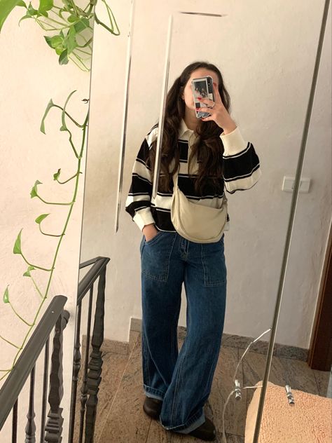 Uniqlo Bag Aesthetic, Uniqlo Moon Bag, Uniqlo Bag Outfit, Mini Bag Outfit, Uniqlo Bag, Winter Ootd, Mirror Shot, Shopping Wishlist, Korean Outfit Street Styles