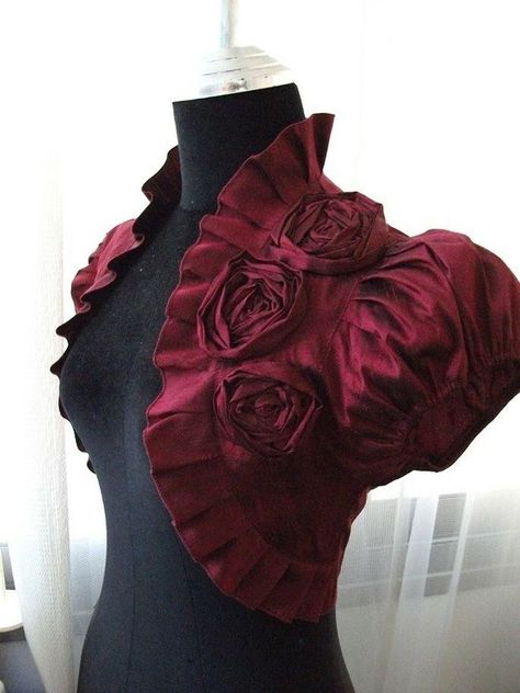 Shortie jacket with roses Couture Dior, Bolero Jacket Wedding, Bridal Bolero Jacket, Moda Steampunk, Bridal Shrug, Wedding Shrug, Bolero Wedding, Bridal Bolero, Style Steampunk