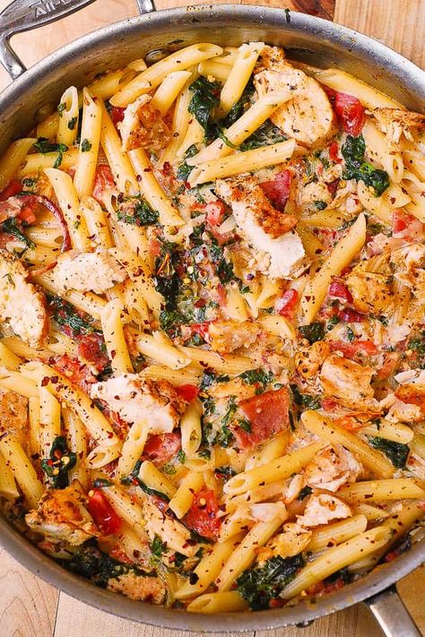 Pasta With Spinach And Tomatoes, Chicken And Bacon Pasta, Popular Pasta Recipes, Bacon Pasta Recipes, Pasta And Chicken, Simple Spinach Salad, Chicken Bacon Pasta, Peach Dessert, Pasta With Spinach