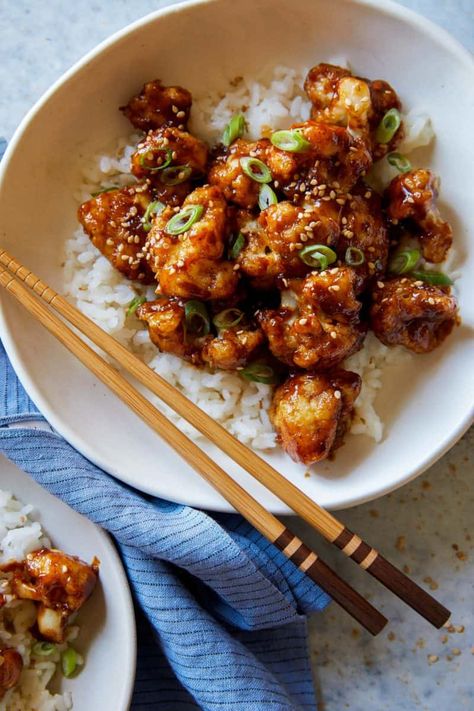 Chinese Food Recipes Vegetarian, Honey Garlic Cauliflower, Best Cauliflower Recipe, Food Recipes Vegetarian, Garlic Cauliflower, Chinese Food Recipes, Spoon Fork Bacon, Mapo Tofu, Fried Cauliflower