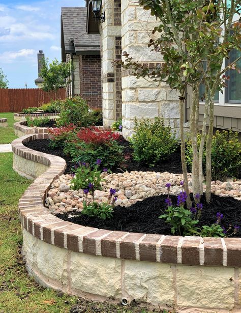 Stone Flower Beds, Easy Garden Ideas, Landscape Bricks, Front Yard Flowers, Dream Garden Backyards, Front Lawn Landscaping, Garden Paradise, Front Garden Landscape, Simple Garden