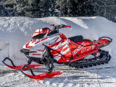 Snowmobile Humor, Sledding Snowmobile, Snow Vehicles, Snow Mobile, Snow Machine, Polaris Snowmobile, Cool Dirt Bikes, Ski Doo, Four Wheelers